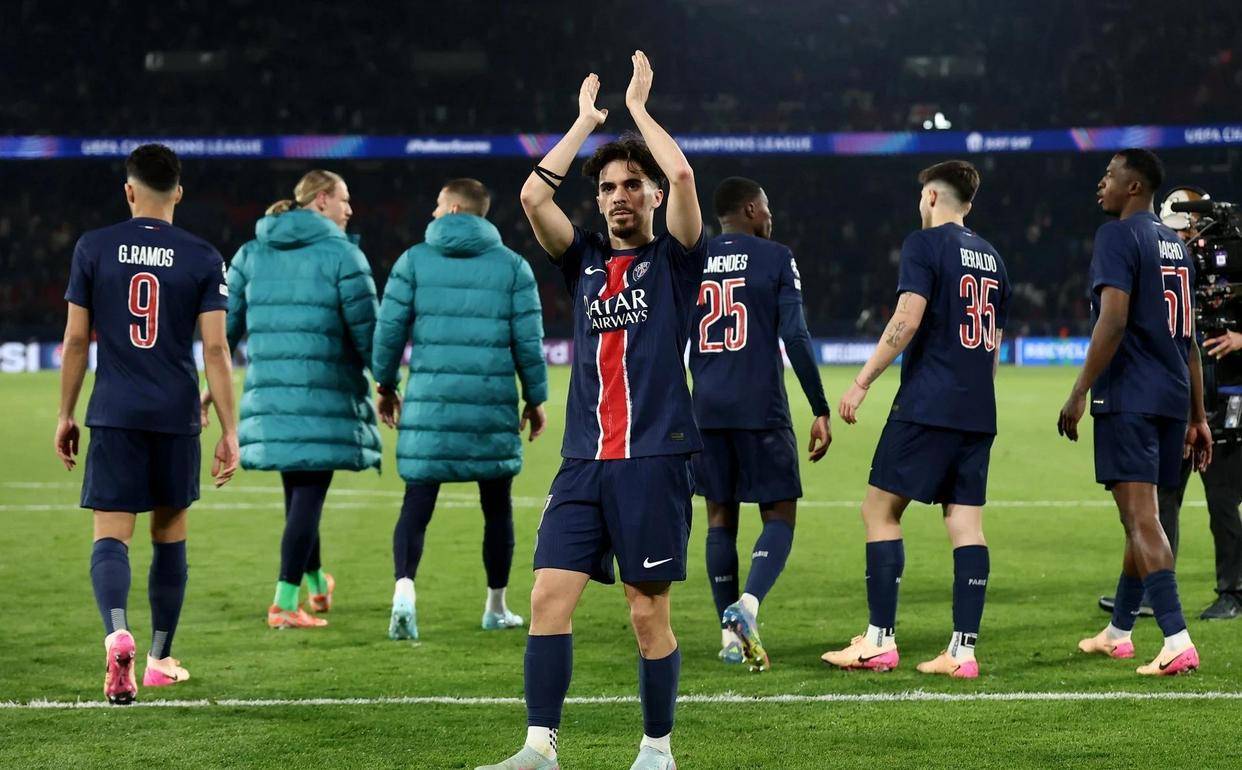 包含西亚卡姆连续五场比赛得分超过出色防守，巴黎圣日耳曼挑战极限！的词条